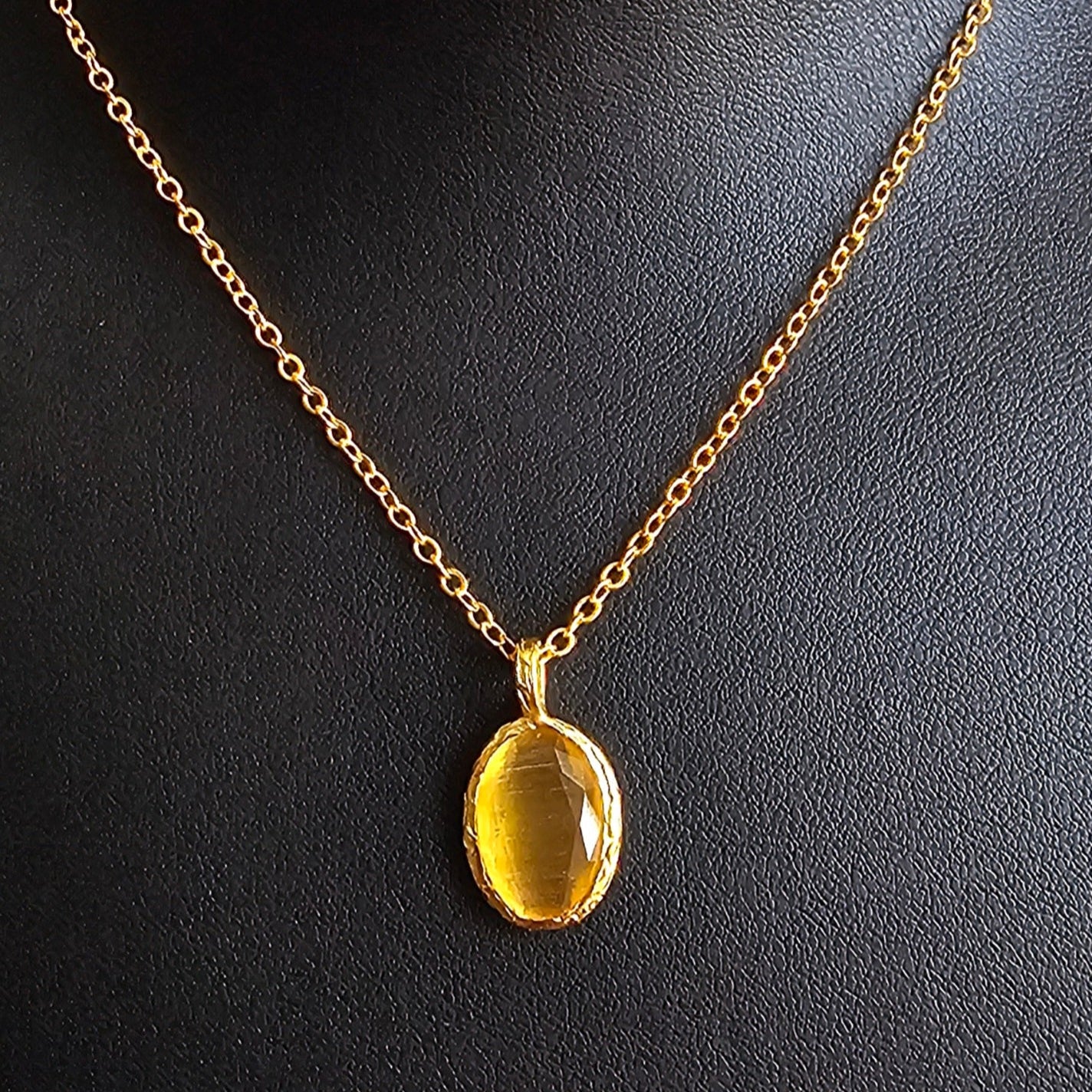 Glow Necklace Dark Yellow