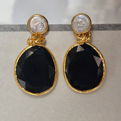 Earring: Twin Glow  Pearl & Black
